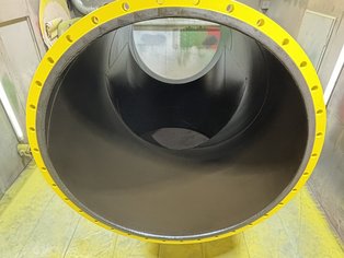 Segmento di tubo a T di grosso diametro (1.400 mm) rivestito internamente con Si 17 TC