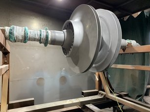 Une roue sablée jusqu’au degré Sa 3 (ISO 8501-1:2007) en préparation à la réfection du revêtement